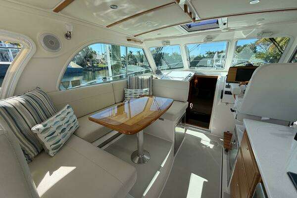 Back Cove 34O Yacht For Sale