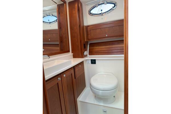 Pivot 34ft Back Cove Yacht For Sale