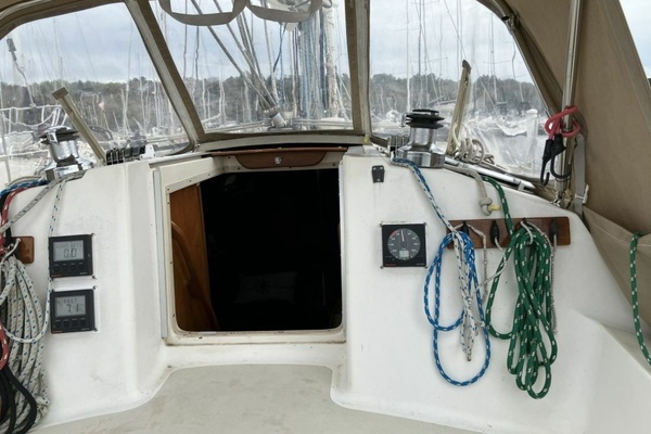 33ft Pearson Yacht For Sale