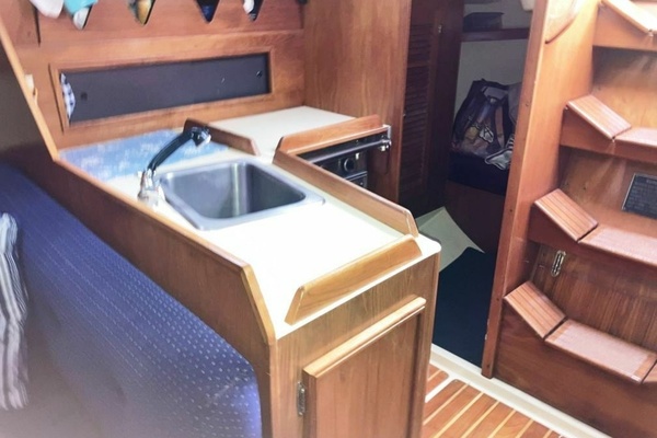 33ft Pearson Yacht For Sale