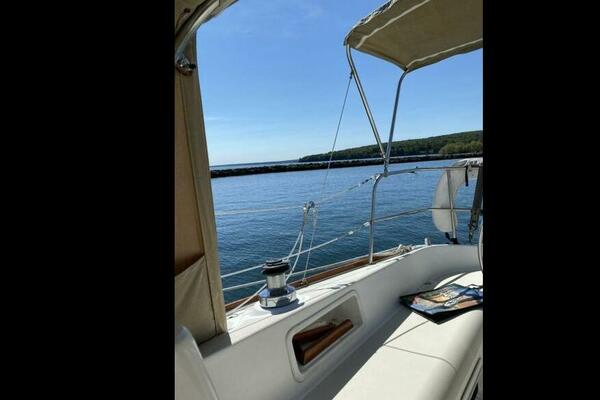 33ft Pearson Yacht For Sale