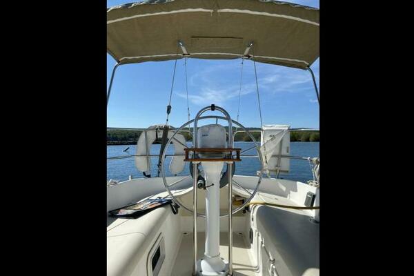 33ft Pearson Yacht For Sale