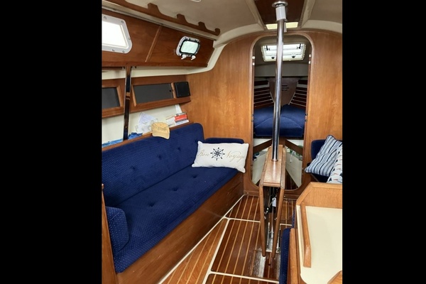 33ft Pearson Yacht For Sale