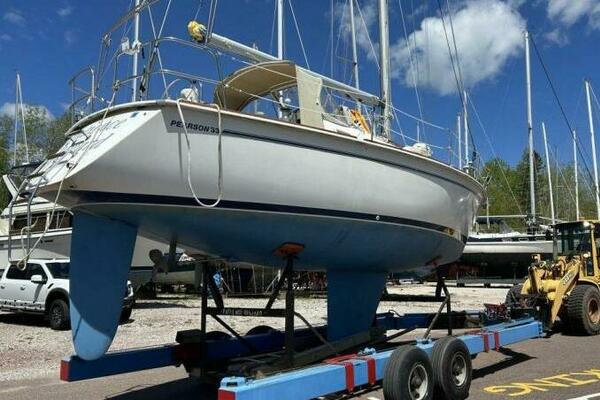 33ft Pearson Yacht For Sale