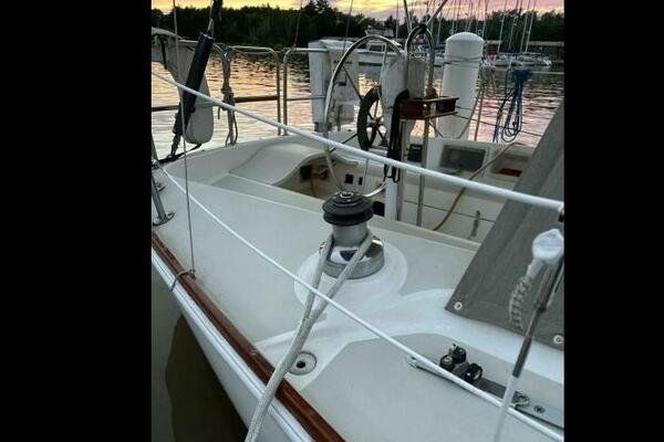 33ft Pearson Yacht For Sale