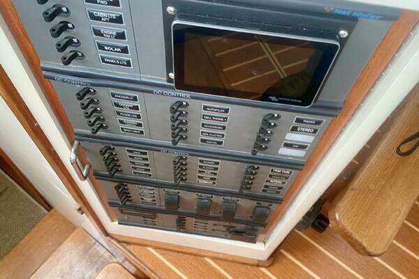 Mast & Mallet  Yacht For Sale