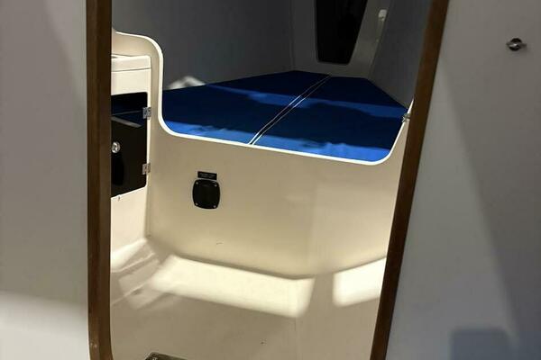 33ft J Boats Yacht For Sale