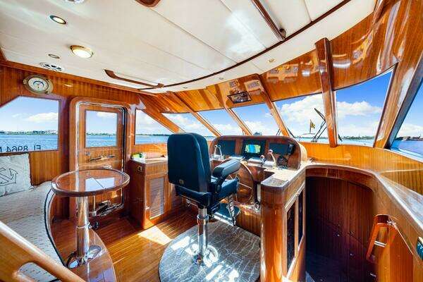 Hampton 558 Pilothouse Yacht For Sale