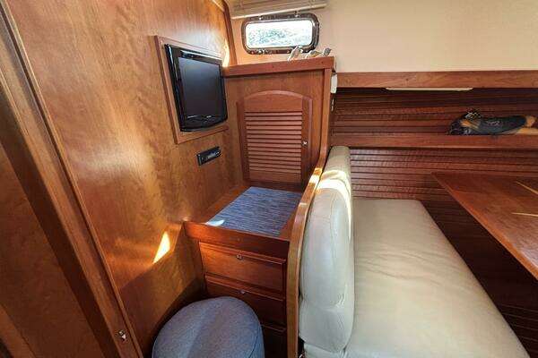 Sabre 40 Sedan Yacht For Sale