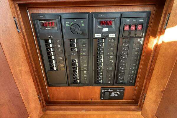 Sabre 40 Sedan Yacht For Sale