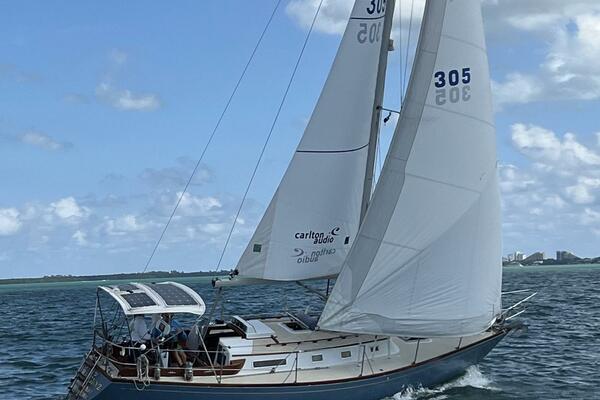 Carter 33 under sail