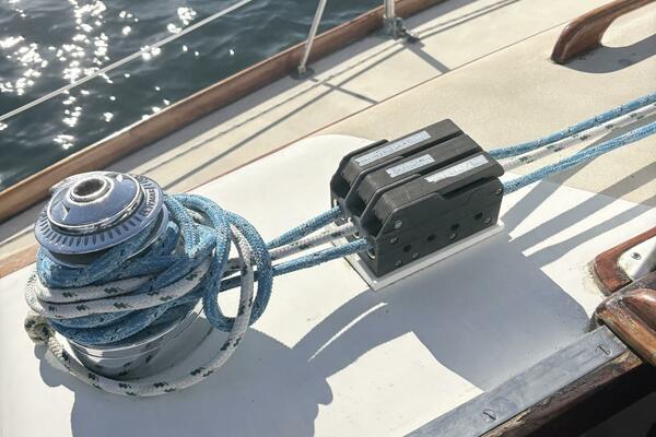 Rope clutches port