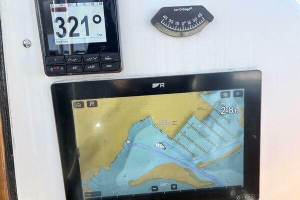 Raymarine Axiom 12 in