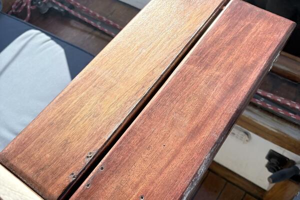 cockpit table closed