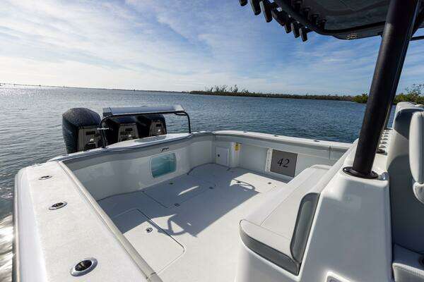 Yellowfin 42 OFFSHORE Yacht For Sale