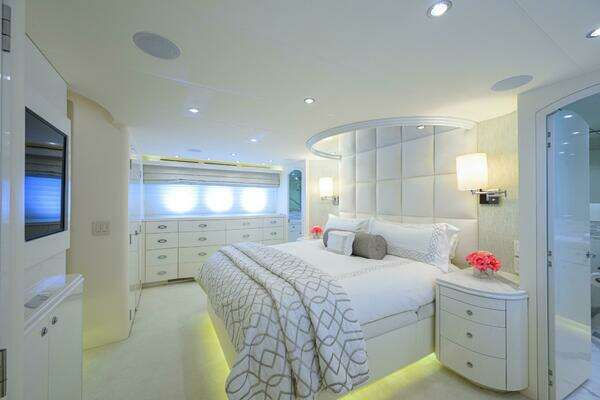 Hatteras HATTERAS 80 Yacht For Sale