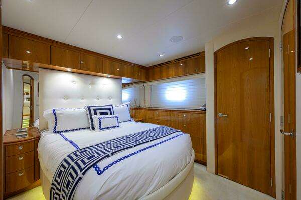 Hatteras HATTERAS 80 Yacht For Sale