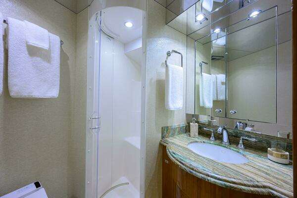 Hatteras HATTERAS 80 Yacht For Sale