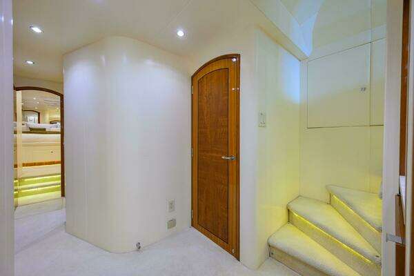 Hatteras HATTERAS 80 Yacht For Sale