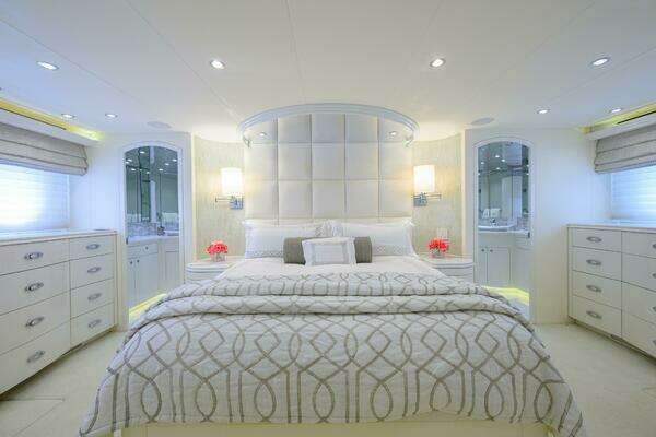 Hatteras HATTERAS 80 Yacht For Sale