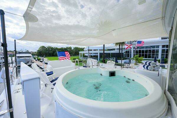 Hatteras HATTERAS 80 Yacht For Sale