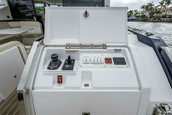 Formula 500 Super Sport Crossover Yacht For Sale