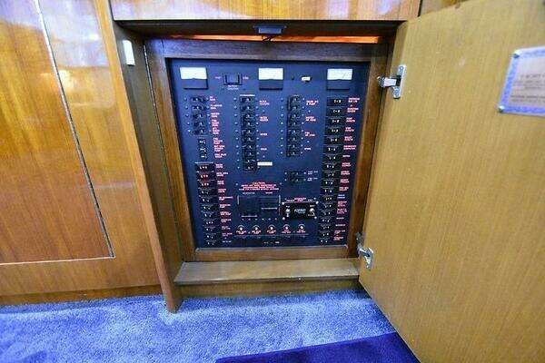 Ocean Yachts 52 SUPER SPORT Yacht For Sale