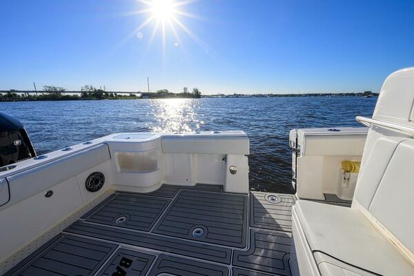 BAREFOOR IN PUBLIC 37ft SeaVee Yacht For Sale