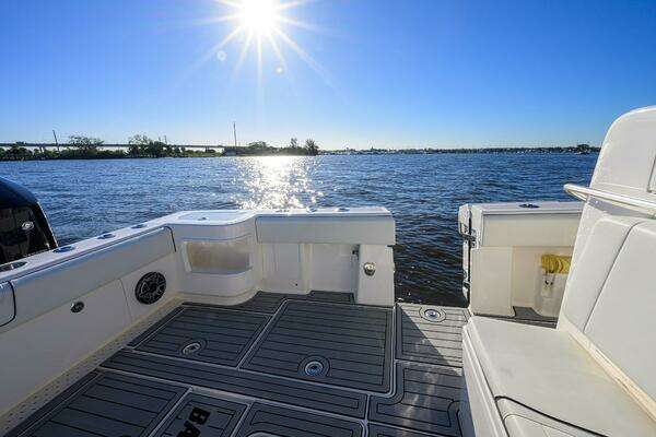 SeaVee 370Z Yacht For Sale