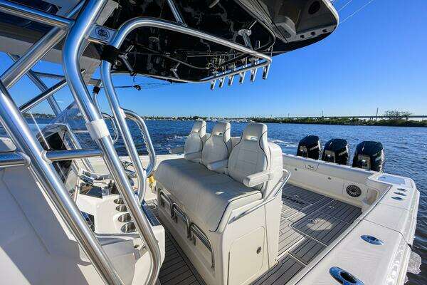 SeaVee 370Z Yacht For Sale