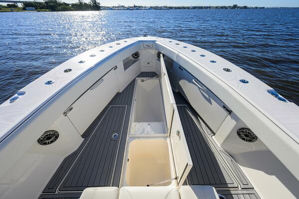 BAREFOOR IN PUBLIC 37ft SeaVee Yacht For Sale