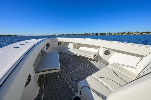 BAREFOOR IN PUBLIC 37ft SeaVee Yacht For Sale