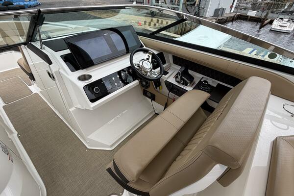 32ft Sea Ray Yacht For Sale