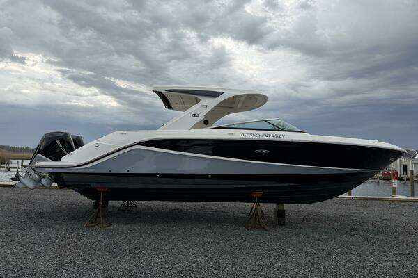 2023 Sea Ray 32
