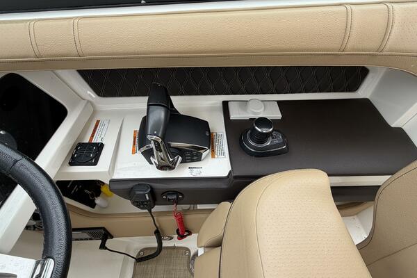 32ft Sea Ray Yacht For Sale