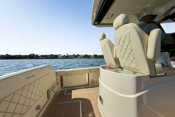 Chris-Craft Catalina 30 Yacht For Sale