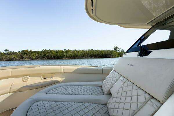 Chris-Craft Catalina 30 Yacht For Sale