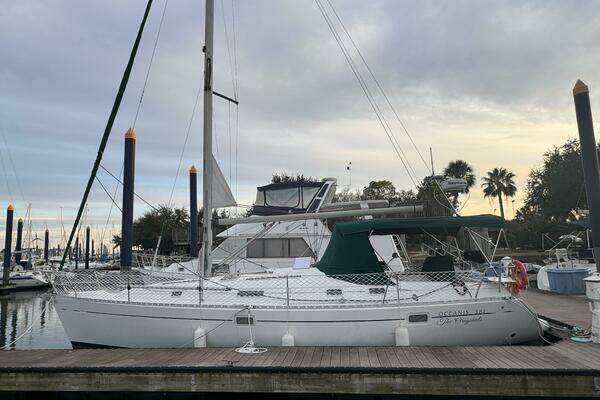 Photo of the 1999 Beneteau 381 "The Originals"
