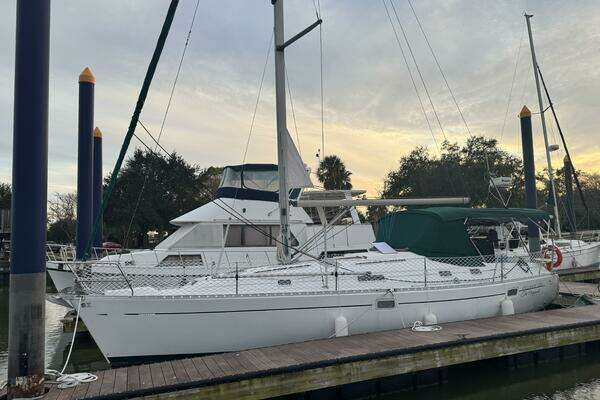 Photo of the 1999 Beneteau 381 "The Originals"