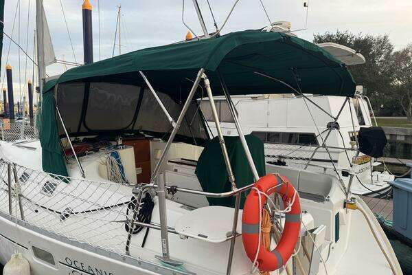 Photo of the 1999 Beneteau 381 "The Originals"