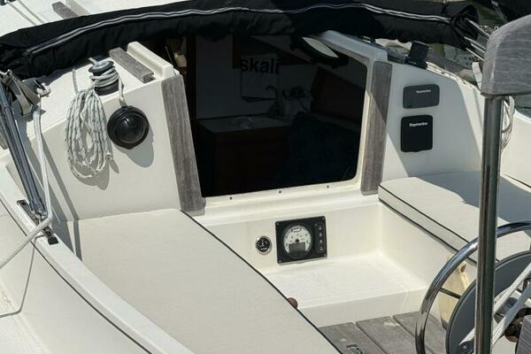 Horizon Cat Companionway