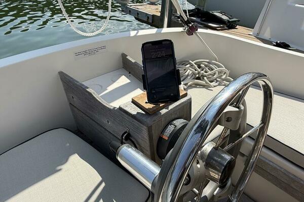 Horizon Cat phone holder