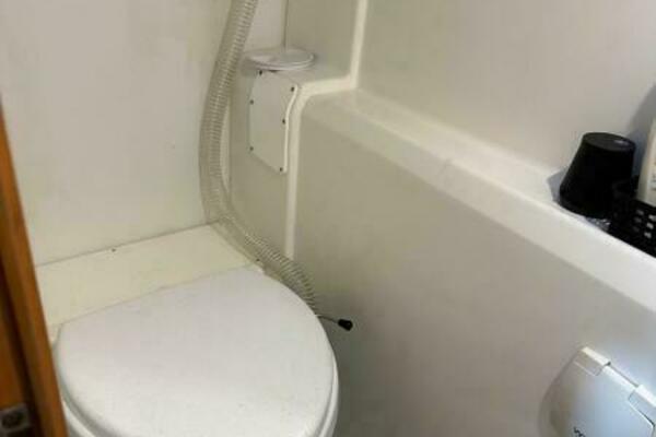 Herkee 38ft Lagoon Yacht For Sale