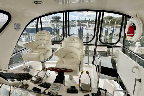 Sea Ray 48 LIFE IS GOOD TODAY - Flybridge Helm