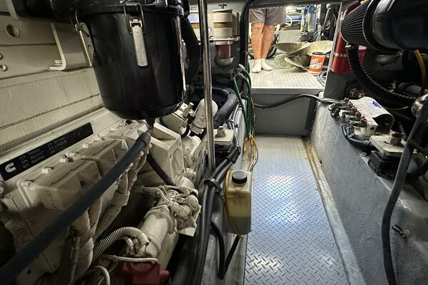 Sea Ray 48 LIFE IS GOOD TODAY - Engine Room