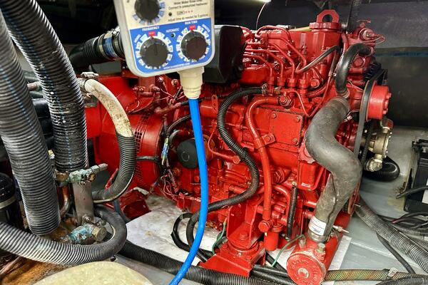 Sea Ray 48 LIFE IS GOOD TODAY - Engine Room