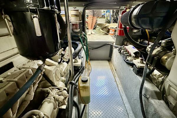 Sea Ray 48 LIFE IS GOOD TODAY - Engine Room
