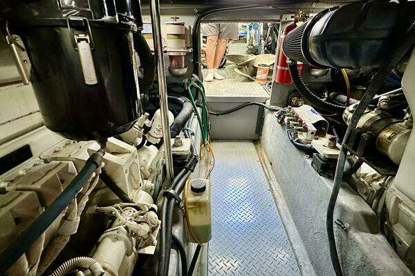 Sea Ray 480 Sedan Bridge Yacht For Sale