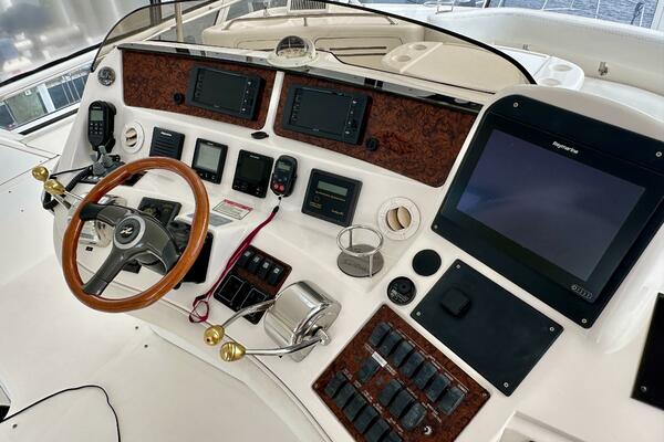 Sea Ray 48 LIFE IS GOOD TODAY - Flybridge Helm