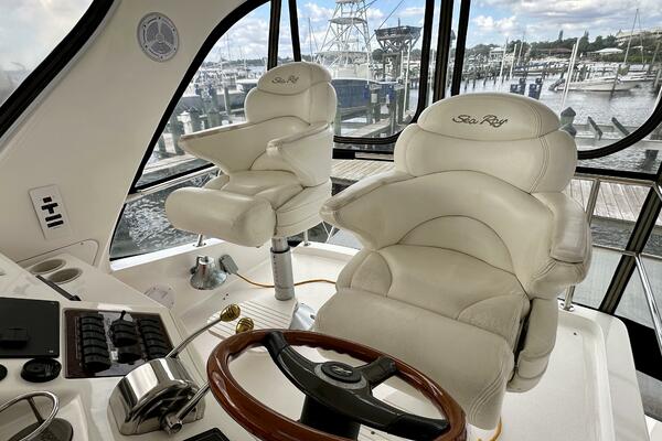 Sea Ray 48 LIFE IS GOOD TODAY - Flybridge Helm